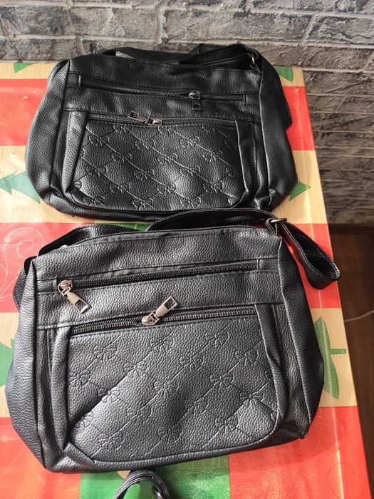 Дамска раница, размер 30 на 30 см.Чисто нова.