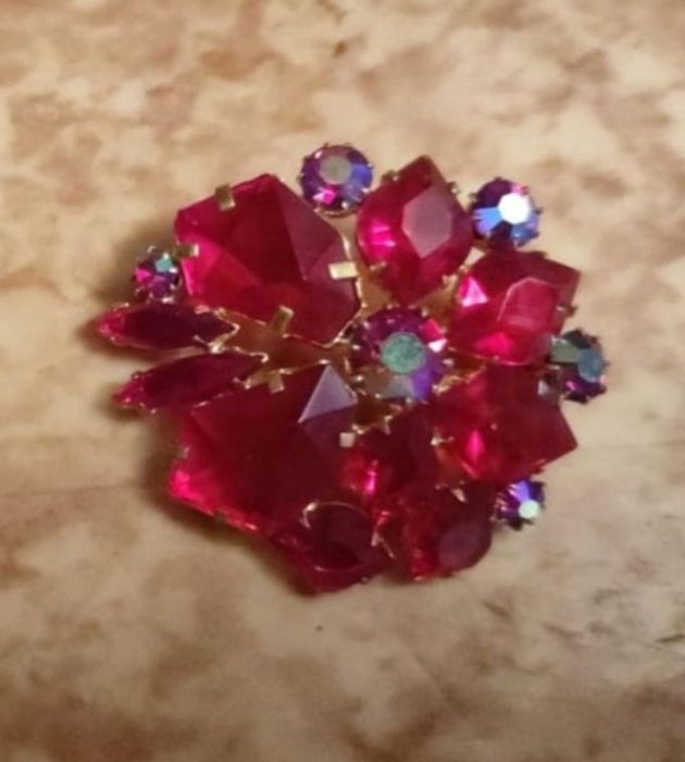 Продам брошь Чехословакия