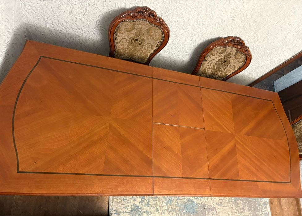 Стол для гостиной