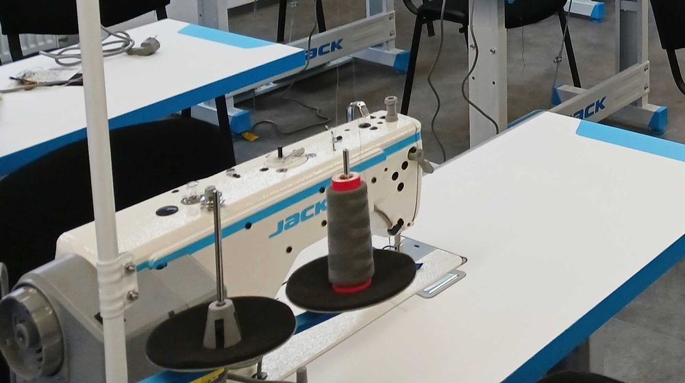 Masina de cusut, surfilat, curis