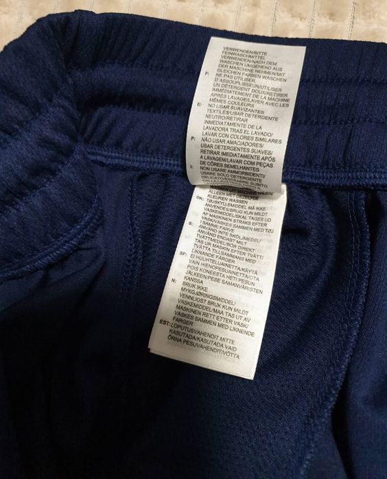 Нови със етикет.  Мъжки оригинални къси панталонки.  Adidas