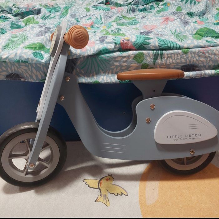 Scuter din lemn, albastru mat - Little Dutch