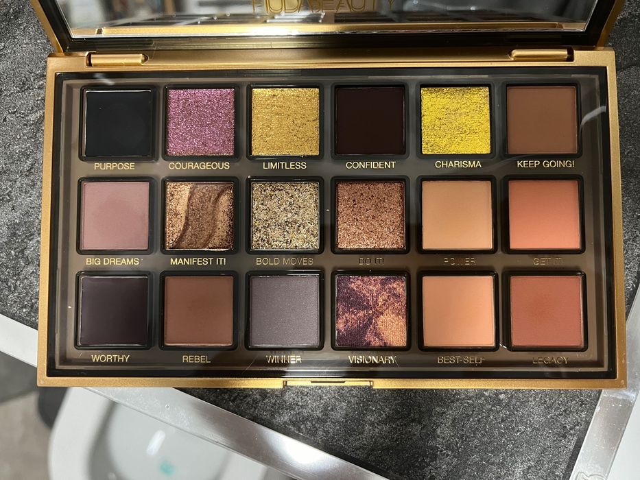 Paletă Huda Beauty