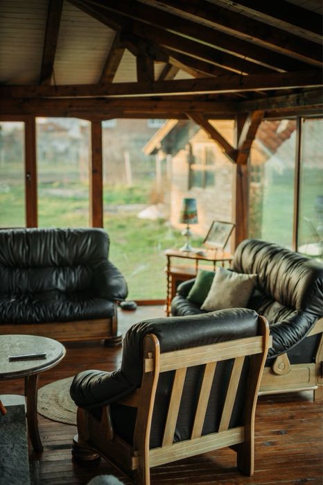 Продавам диван тройка двойка и единица