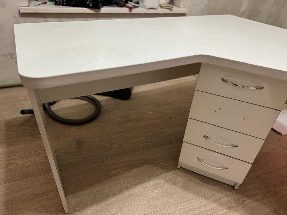 Продам стол письменный угловой