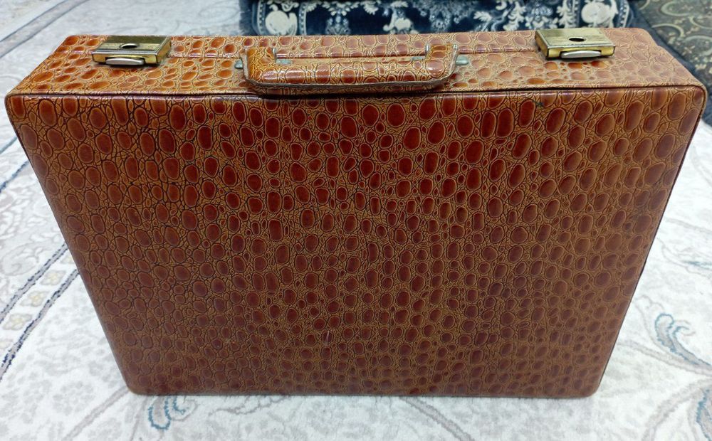 Винтажный дипломат из крокодиловой кожи