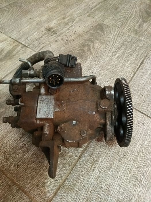 Vând pompa injecție nisan terano 2