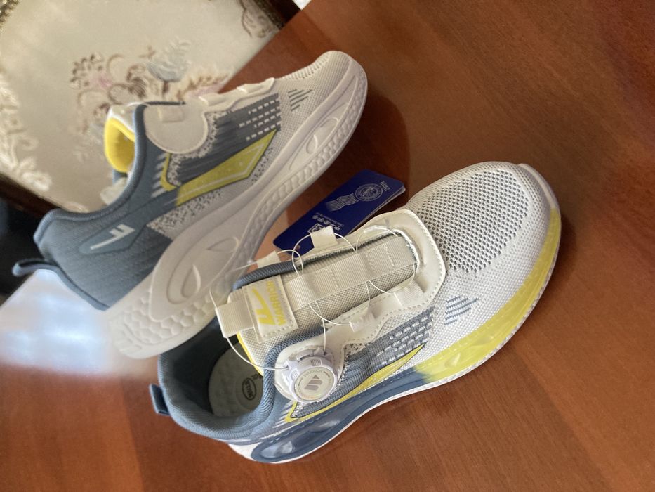 Продаю мужские кроссовки