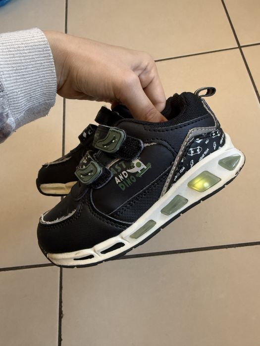 Детские кроссовки 24 размер