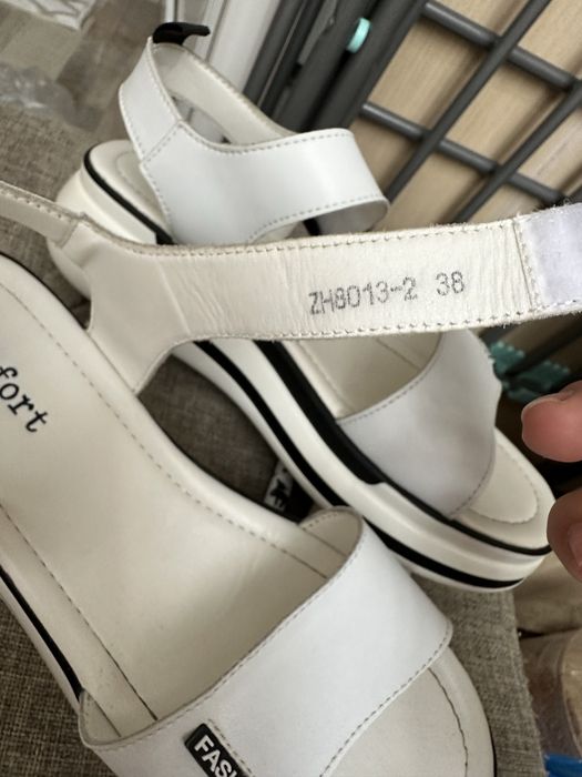 Продам женские босоножки