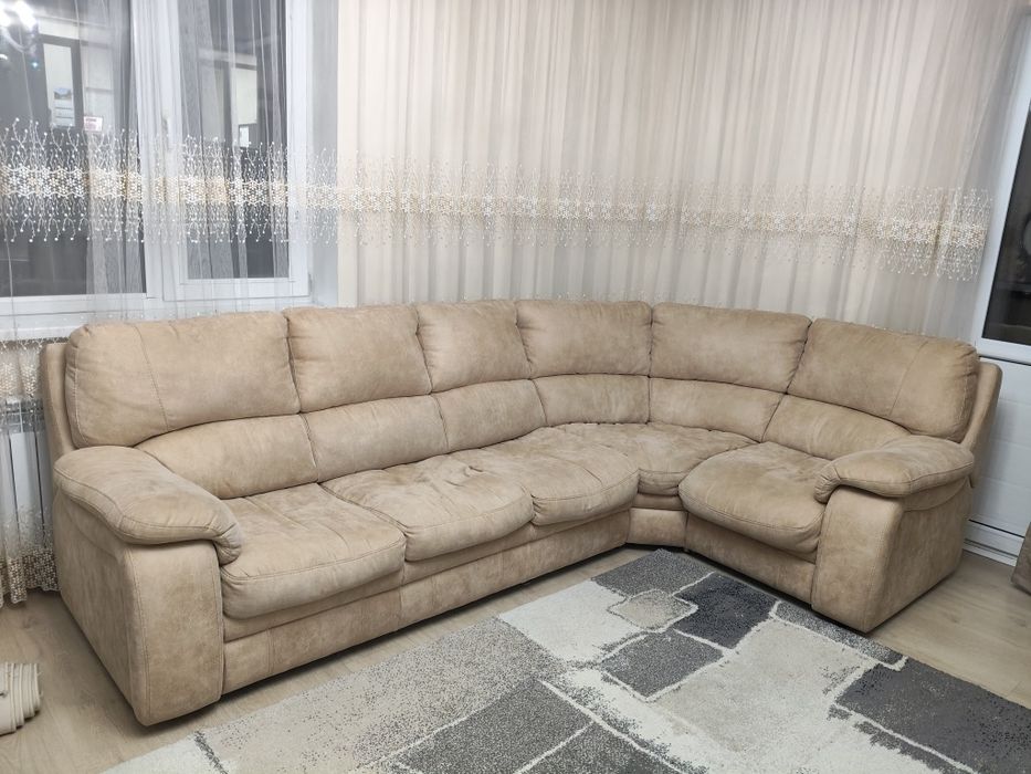 Продам красивый угловой диван