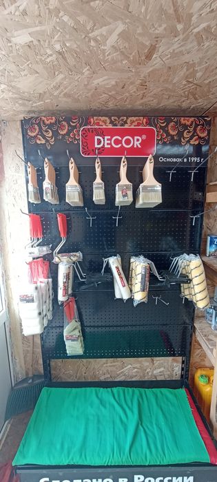 Краски по дереву металу.