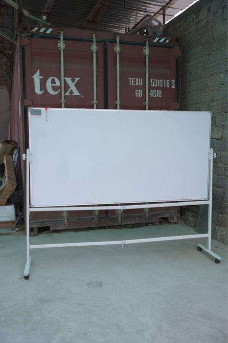 Белая доска маркерная двухсторонняя новая