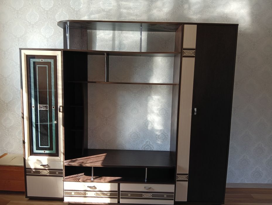 Продам горку для гостиной