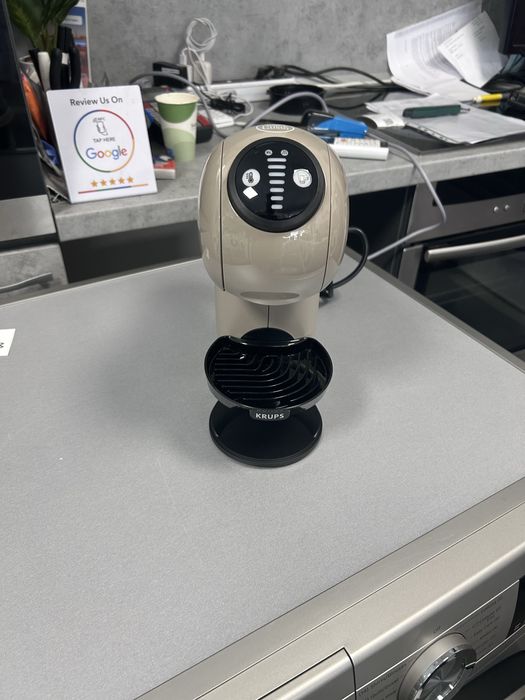 Нова Kaфемашина с капсули DolceGusto Genio цвят cappucino