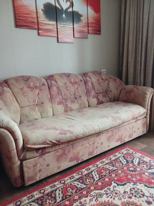 Продам диван с двумя креслами