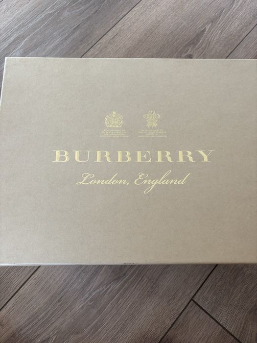 Сандали Burberry като нови