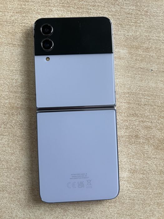 Samsung galaxy Z Flip4