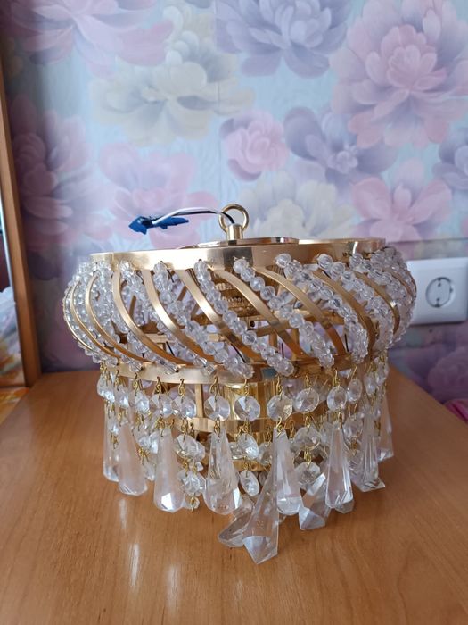 Продам люстры