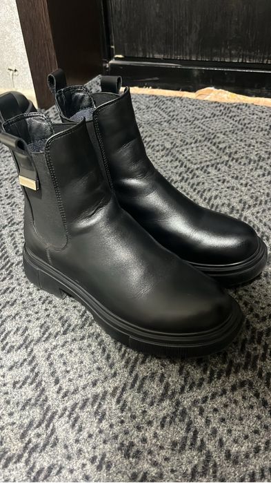 Продам осенние челси.