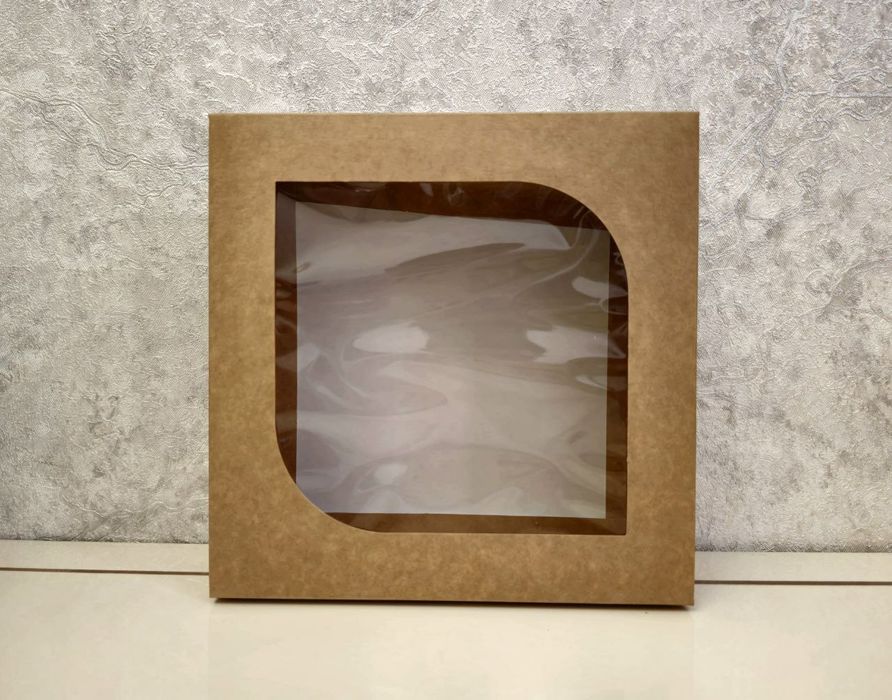 Готовые крафт и белые коробки с  крышкой