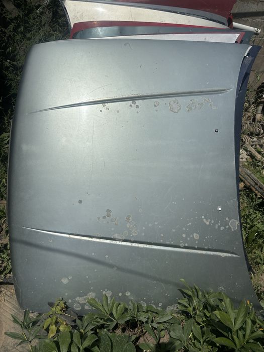 Капот мазда 626  .