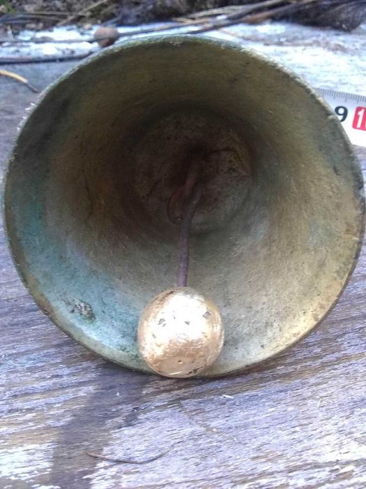 Стар месингов звънец