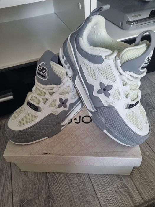 Louis Vuitton skate grey