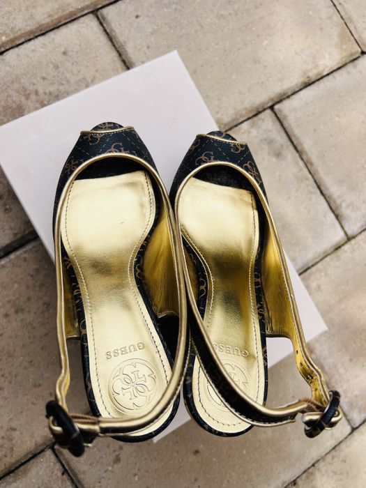 Vand Pantofi/sandale Guess,produs NOU - marimea 36/37