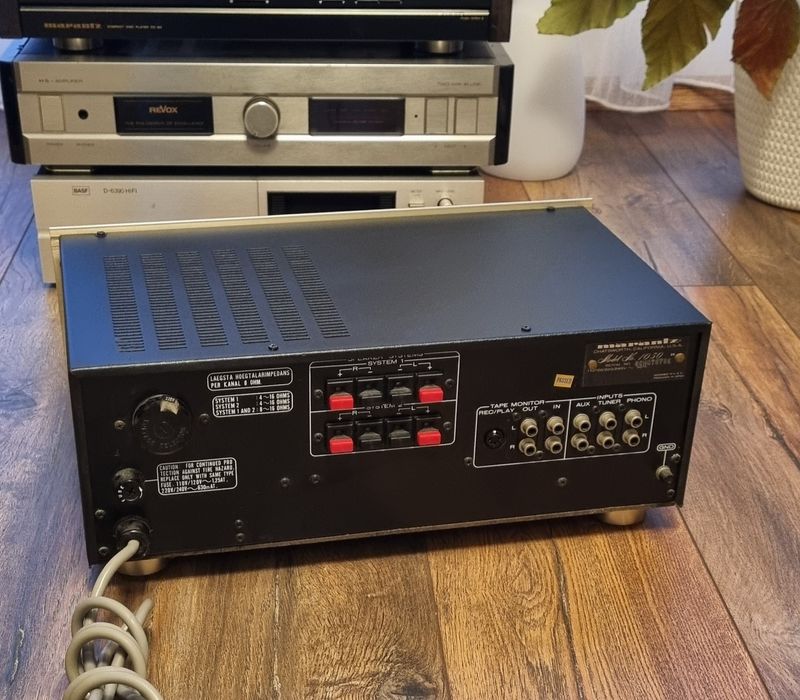 Marantz 1050 Stereophonic Amplifier