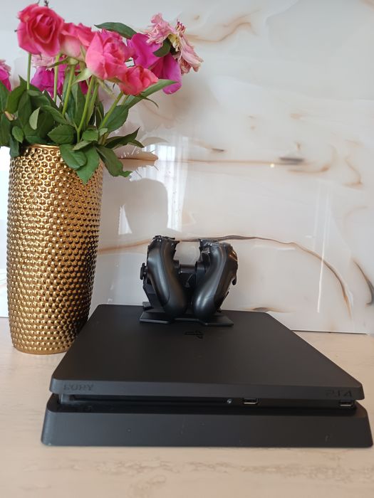 Ps4/Playstation 4 Slim Sony 500GB cu peste 20 jocuri instalate+2 Manet