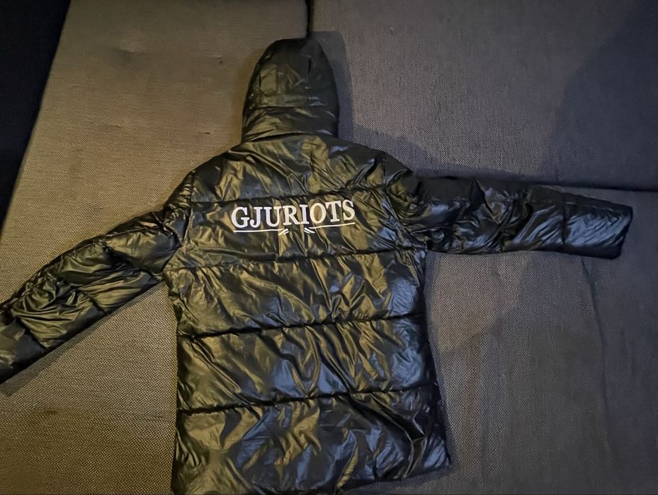 Яке puffer gjuriots