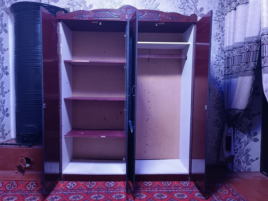 Assalom alekum, Shkaf sotiladi. Manzil Xorazm Bog‘ot, singan joyi yo‘q