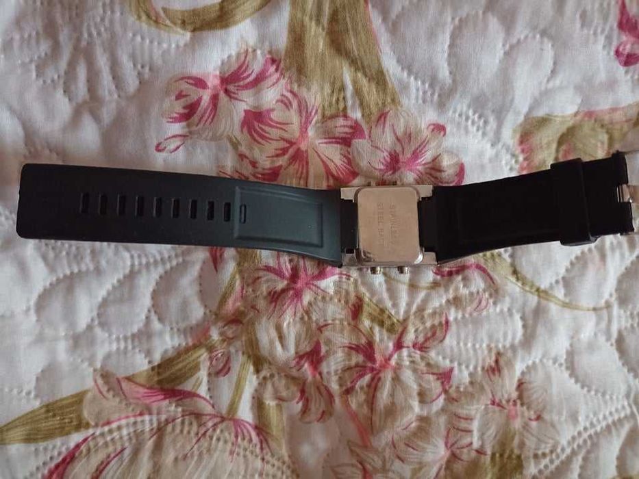 LED часовник и ICE часовник в отлично състояние на ниска цена