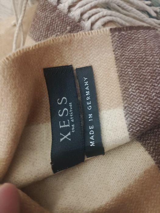 Теплые фирменные шарфы