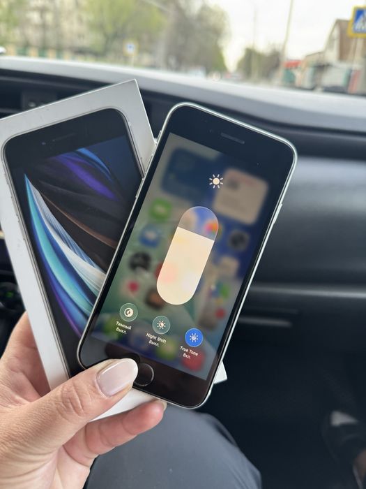 Продам Айфон SE 2022