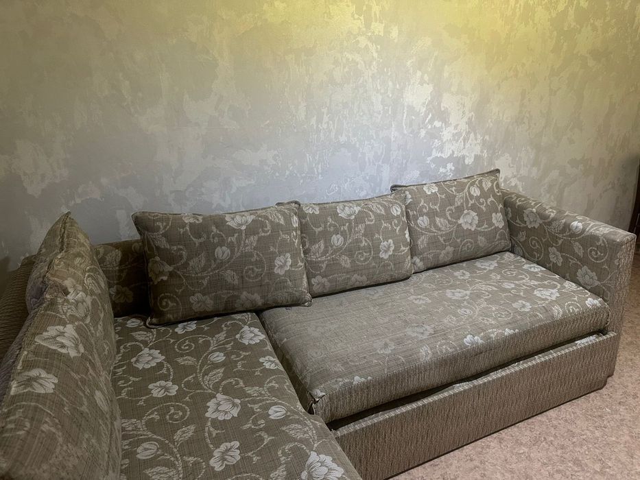 Диван отдам даром срочно