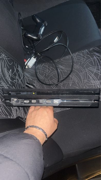 VÂND PS4 PRO + 3 jocuri incluse!
