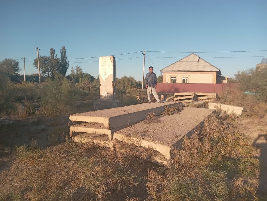 Продается плиты столбы прочее.