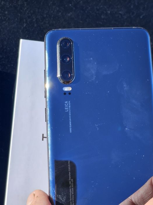 Продавам Huawei p30