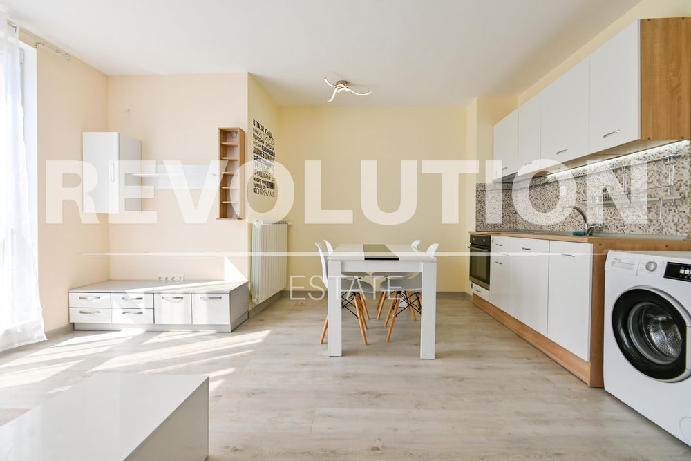 Дава се под наем Тристаен апартамент в София, Надежда 3 - 71 кв.м за 700 € - Снимка #1