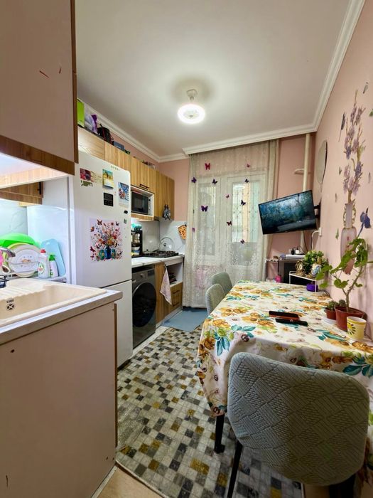 Собственник. 2х комнтаная, продаётся.