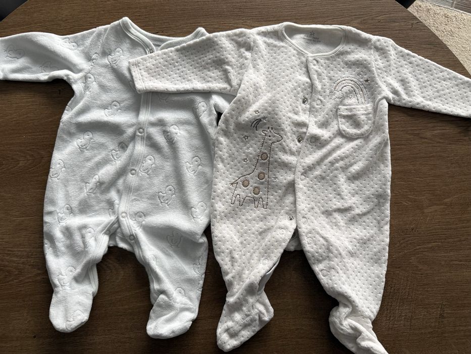 Set 2 pijamale salopete nou nascut marimea 56 model gros next c&a