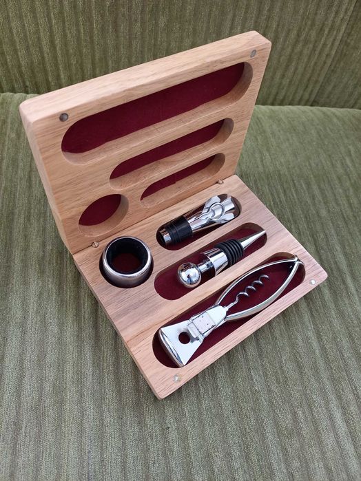 Сет за вино 4 елемента в кутия