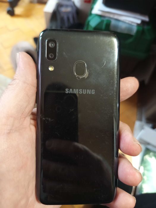 Samsung A20e работи перфектен
