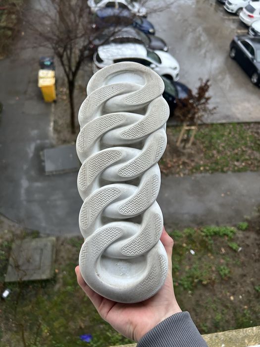 Versace chain reaction