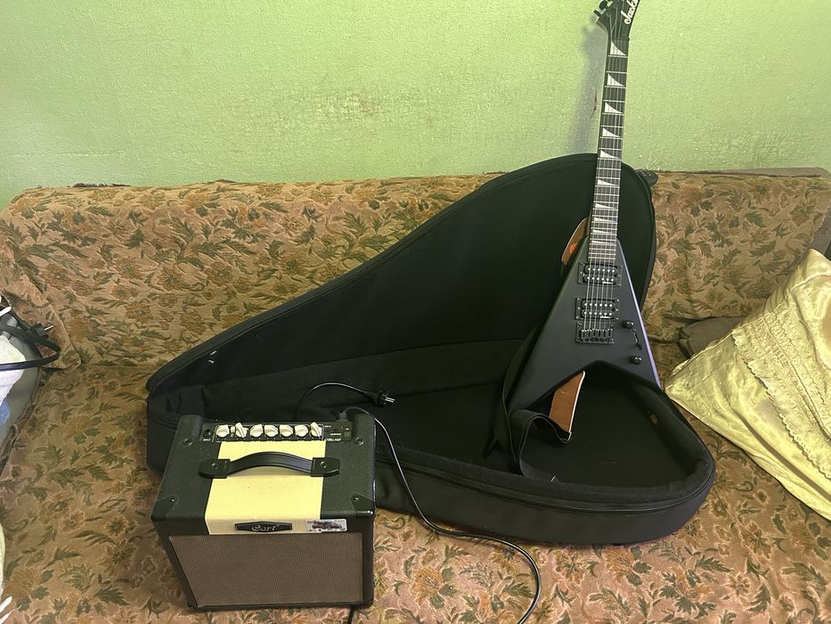 Продам электрогитару Jackson