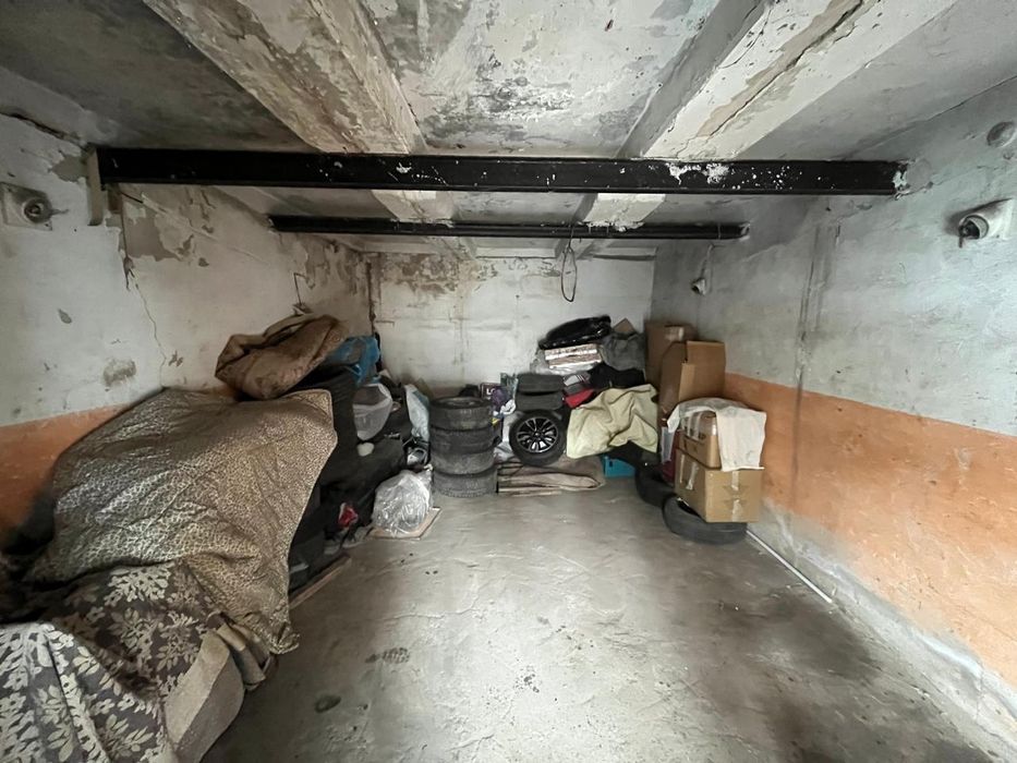 Гараж 700 000 кеми бар