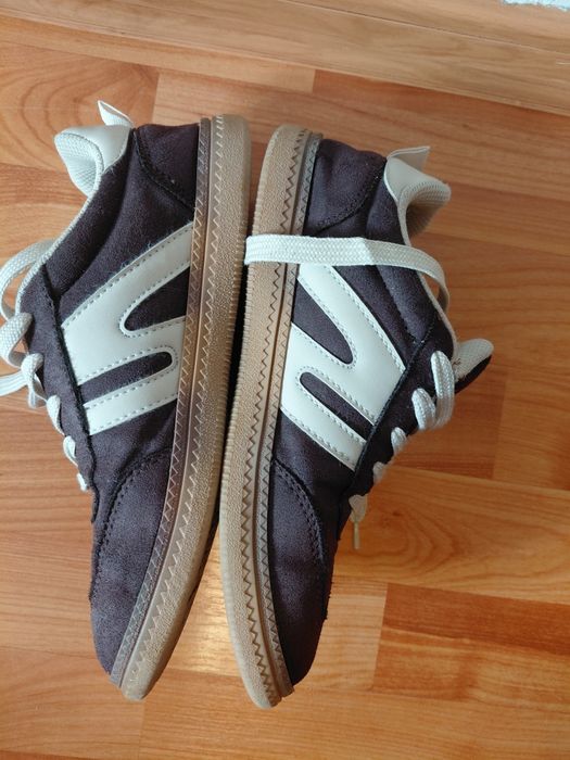 Adidașii fete nr. 37