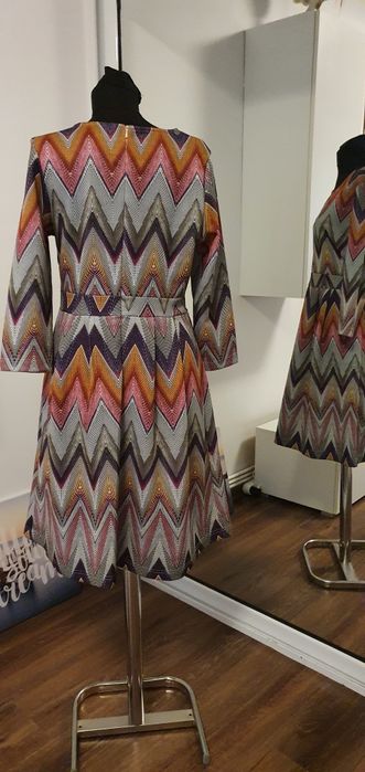 Rochie imprimeu deosebit, material elastic, marime M/L